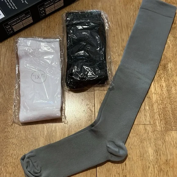 Compression Socks - women size L/XL (shoe size 8-15.5 / Calf size 14”-19”) NIB - Picture 4 of 4